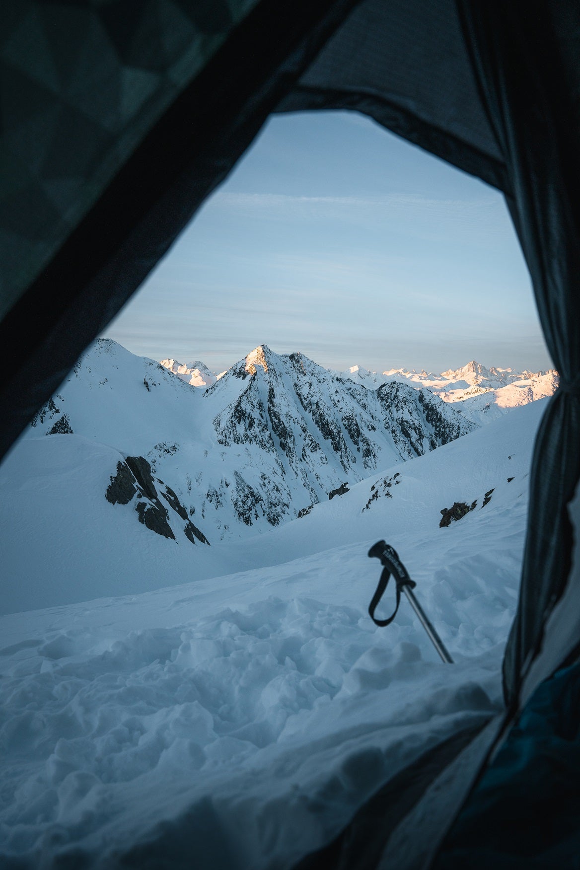 Wintercamp in den Schweizer Alpen