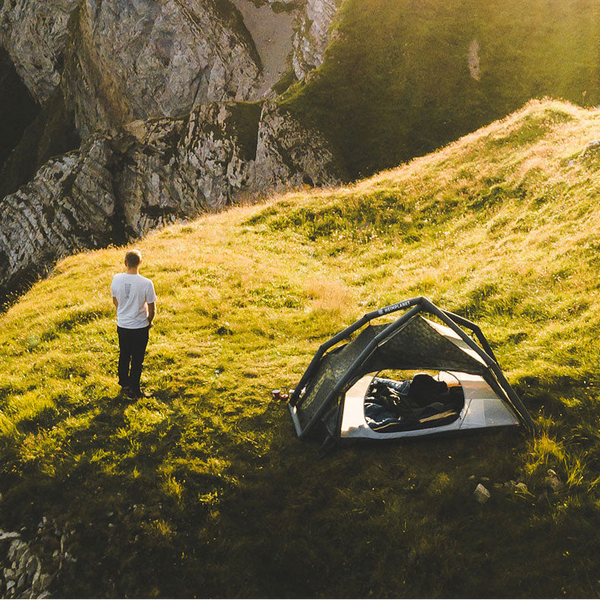 Das Zelt als Einheit/Keine lästigen Einzelteile - besonders bei Wind oder Dunkelheit vorteilhaft.