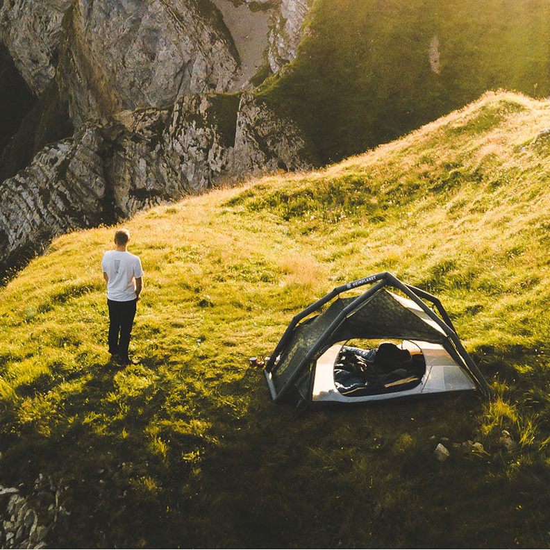 Das Zelt als Einheit/Keine lästigen Einzelteile - besonders bei Wind oder Dunkelheit vorteilhaft.