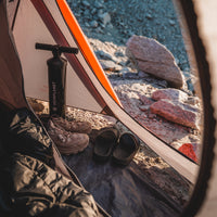 Apside/Überdachter Zwischenraum zwischen Flysheet und Innenzelt – bietet Stauraum für schmutzige Ausrüstung, geschützt vor Wind und Regen.