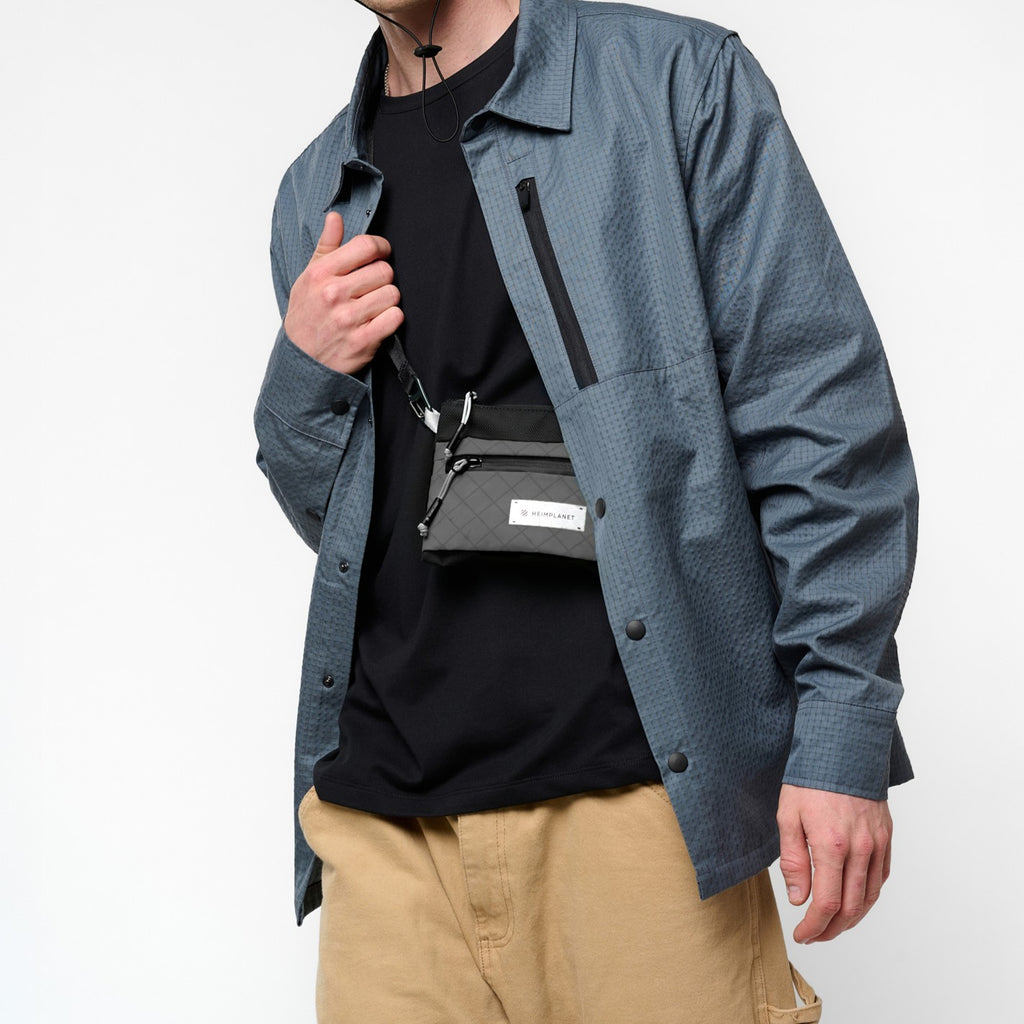 Flaches Profil/Aufgrund ihres flachen Profils lässt sich die Neck Pouch auch bequem unter der Jacke tragen. Praktisch wenn sie einen beim Wandern stört oder man sie in Städten vor Diebstählen schützen möchte.