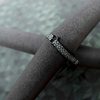 Zweilagiger Luftrahmen/TPU-Schlauch ummantelt von reißfestem 140 HPE Dacron - extrem stabil, unter Extrembedingungen getestet. Zusätzlich verstärkt wo Bodenkontakt besteht.
