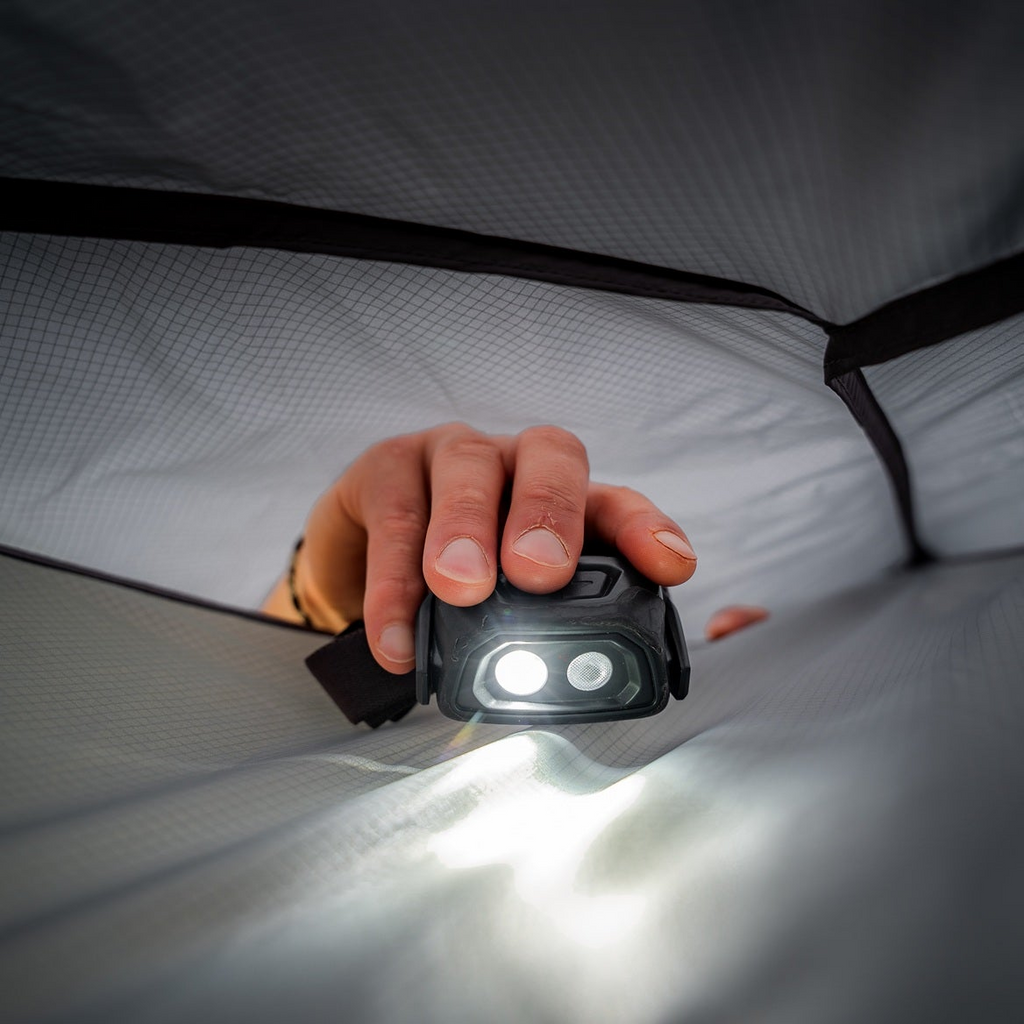 Überkopf-Ablage / + Viele seitliche Fächer zum Verstauen